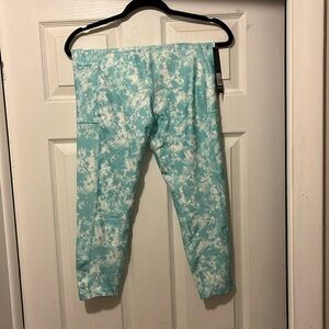 Bally Total Fitness (brand)- Women’s Large- High Rise- Mid Calf Stretch Leggings